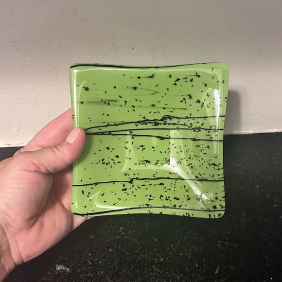 Green Handmade Fused Glass Trinket Dish - Picture 2 of 3